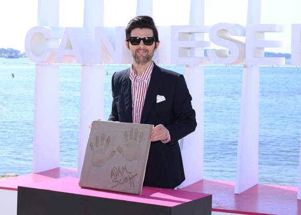 Adam Scott at a photocall on the Majestic beach during the 9th edition of the Canneseries festival in Cannes, April 27, 2026 Denis Guignebourg Bestimage Adam Scott at a photocall on the Majestic beach during the 9th edition of the Canneseries festival in Cannes, April 27, 2026 Cannes France  Copyright: xDenisxGuignebourgx xBestimagexDenisxGuignebourgx xBestimagex