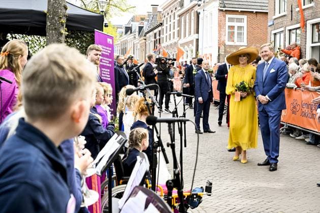 Dokkum, The Netherlands, 2026-04-27 12:51:47 DOKKUM, 27-04-2026 , Dokkum City Centre King Willem-Alexander and Queen Maxima during King s Day 2026 in Dokkum Photo: NLBeeld POOL Mischa Schoemaker Credit: NL Beeld Patrick van Emst  Copyright: xx x