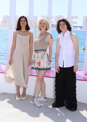 Olivia Cote, Roman Doduik et Hiba Bennani au photocall du jury Compétition Séries Courtes sur la plage du Majestic lors de la 9ème édition du festival CanneSeries à Cannes, le 27 avril 2026 Denis Guignebourg Bestimage Photocall of the Short Series Competition jury on the Majestic beach during the 9th edition of the Canneseries festival in Cannes, on April 26th, 2026 Cannes France  Copyright: xDenisxGuignebourgx xBestimagexDenisxGuignebourgx xBestimagex