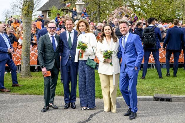 Dokkum, The Netherlands, 2026-04-27 11:09:15 DOKKUM, 27-04-2026 , Dokkum City Centre Prince Bernard (L), Prince Floris and Princess Aimeen (M), Prince Pieter-Christiaan and Princess Anita (R) during King s Day 2026 in Dokkum NLImage Patrick van Emst Credit: NL Beeld Patrick van Emst  Copyright: xx x