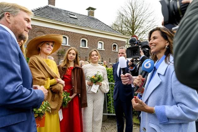 Dokkum, The Netherlands, 2026-04-27 13:02:22 DOKKUM, 27-04-2026 , Dokkum City Centre King Willem-Alexander, Queen Maxima with their daughters Princess Amalia, Princess Alexia and Princess Ariane in conversation with Sandra Schuurhof during King s Day 2026 in Dokkum Photo: NLBeeld POOL Micha Schoemaker Credit: NL Beeld Patrick van Emst  Copyright: xx x