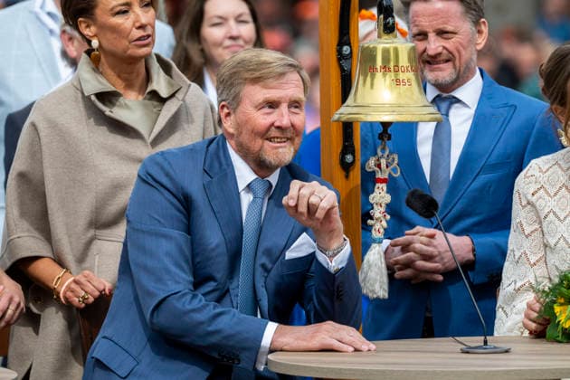 De koning tijdens de quiz in Dokkum DOKKUM - Koningsdag wordt in Dokkum in Friesland gevierd door de Koninklijke familie. Credit : Frank van Beek CC Dokkum Nederland  Copyright: xx FrankxvanxBeekx xCCx