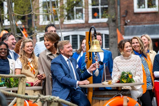 De koning tijdens de quiz in Dokkum DOKKUM - Koningsdag wordt in Dokkum in Friesland gevierd door de Koninklijke familie. Credit : Frank van Beek CC Dokkum Nederland  Copyright: xx FrankxvanxBeekx xCCx