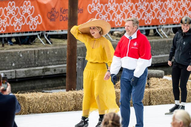 Koning op de schaats in Dokkum DOKKUM - Koningsdag wordt in Dokkum in Friesland gevierd door de Koninklijke familie. Credit : Frank van Beek CC Dokkum Nederland  Copyright: xx FrankxvanxBeekx xCCx