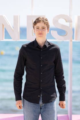 The 9th Canneseries International Festival - SUMMER OF 1985 Photocall Linus Rogsgard, Amy Deasismont, Bjorn Stein attends the SUMMER OF 1985 Photocall at the 9th Canneseries International Festival at Plage Du Majestic on April 27, 2026 in Cannes, France. Photo by ShootPix ABACAPRESS.COM Cannes France  Copyright: xShootpix ABACAx