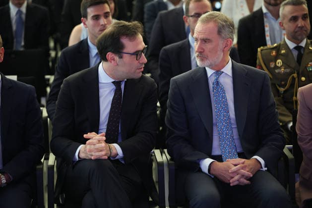 The King closes the second edition of the Invest in Spain Summit The First Vice President and Minister of Economy, Trade and Enterprise, Carlos Cuerpo i , and King Felipe VI during the closing ceremony of the second edition of the Invest in Spain Summit, in the Royal Collections Gallery of the Royal Palace in Madrid, on April 27, 2026, in Madrid Spain The Invest in Spain Summit is a strategic international forum organized by ICEX Invest in Spain to promote foreign direct investment FDI in Spain Its main objective is to facilitate dialogue at the highest level between the Spanish government and the leaders of the main global multinationals to analyze trends and detect new business opportunities 27 APRIL 2026 Alejandro Martínez Vé Madrid Mad  Copyright: xAlejandroxMartinezxVÃ lezx 7478030