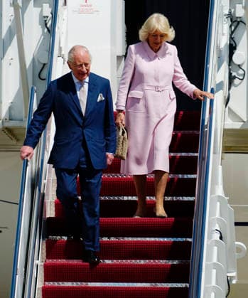 Britain s King Charles III and Queen Camilla walk down a red carpet during a flight line arrival ceremony at Joint Base Andrews in Suitland, Maryland on Monday, April 27, 2026. .The king is on a four-day state visit to the U.S. and will stop in New York and Washington, where he will meet with President Trump and deliver an address to Congress.  WAP20260427807 BONNIExCASH