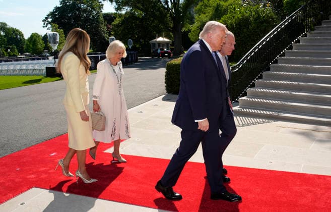 Britain s King Charles III and Queen Camilla are greeted by President Donald Trump and First Lady Melania Trump as they arrive at the White House in Washington DC on Monday, April 27, 2026. The king is on a four-day state visit to the U.S. and will stop in New York and Washington, where he will meet with U.S. officials and deliver an address to Congress.  WAX20260427801 YurixGripas