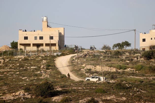 Palestinians evacuate home after Israeli Settler attack in West Bank WEST BANK, PALESTINE - APRIL 27: Palestinians evacuate usable items from a home following an attack by Israeli settlers in the village of Jalud, south of Nablus, in West Bank, Palestine on April 27, 2026. According to local sources, dozens of settlers, under the protection of Israeli soldiers, stormed the village and attacked residents and their property with stones and Molotov cocktails, setting fires to homes and vehicles. Issam Rimawi Anadolu Nablus West Bank. Editorial use only. Please get in touch for any other usage.  Copyright: x2026xAnadoluxIssamxRimawix