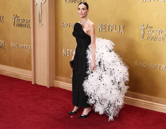 32nd Annual Actor Awards Presented by SAG-AFTRA - Arrivals LOS ANGELES, CALIFORNIA, USA - MARCH 01: Demi Moore wearing Schiaparelli with Harry Winston Diamonds jewelry arrives at the 32nd Annual Actor Awards Presented by SAG-AFTRA (formerly Screen Actors Guild Awards) held at the Shrine Auditorium and Expo Hall on March 1, 2026 in Los Angeles, California, United States. (Photo by Image Press Agency)
