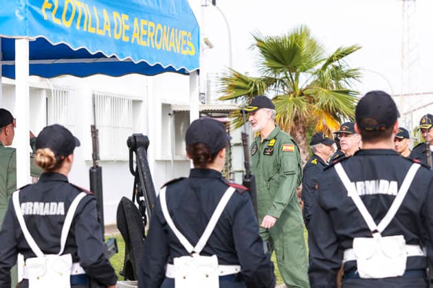 King Felipe VI visits the Aircraft Flotilla Cádiz King Felipe VI during a visit to the Aircraft Flotilla, the Survival Center and the Homeland Security Training Center of the Navy at the naval base of Puerto El Salado On April 28, 2026 in Rota, Cádiz Andalucía, Spain King Felipe VI has visited together with the Minister of Defense, Margarita Robles, the Aircraft Flotilla, the Survival Center and the Homeland Security Training Center of the Navy 28 APRIL 2026 Rocí Cadiz Andalucia Cadiz Andalucia Espana  Copyright: xRocioxRuzx 7479145