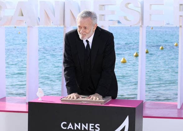 Francis Huster at a photocall for his handprints, on the Majestic beach during the 9th edition of the Canneseries festival in Cannes, on April 28, 2026 Denis Guignebourg Bestimage Francis Huster at a photocall for his handprints, on the Majestic beach during the 9th edition of the Canneseries festival in Cannes, on April 28, 2026 Cannes France  Copyright: xDenisxGuignebourgx xBestimagexDenisxGuignebourgx xBestimagex