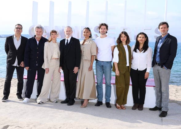 Alex Doux, Francis Huster, Erika Sainte, Lannick Gautry, Zoi Severin, Philypa Phoenix et Bruno Garcia Photocall for the series Zodiac during the 9th edition of the CanneSeries festival in Cannes, on April 28, 2026 Denis Guignebourg Bestimage Photocall for the series Zodiac during the 9th edition of the CanneSeries festival in Cannes, on April 28, 2026 Cannes France  Copyright: xDenisxGuignebourgx xBestimagexDenisxGuignebourgx xBestimagex