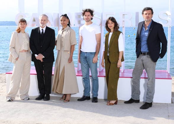 Alex Doux, Francis Huster, Erika Sainte, Lannick Gautry, Zoi Severin, Philypa Phoenix et Bruno Garcia Photocall for the series Zodiac during the 9th edition of the CanneSeries festival in Cannes, on April 28, 2026 Denis Guignebourg Bestimage Photocall for the series Zodiac during the 9th edition of the CanneSeries festival in Cannes, on April 28, 2026 Cannes France  Copyright: xDenisxGuignebourgx xBestimagexDenisxGuignebourgx xBestimagex