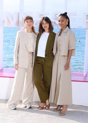 Erika Sainte, Zoi Severin et Philypa Phoenix Photocall for the series Zodiac during the 9th edition of the CanneSeries festival in Cannes, on April 28, 2026 Denis Guignebourg Bestimage Photocall for the series Zodiac during the 9th edition of the CanneSeries festival in Cannes, on April 28, 2026 Cannes France  Copyright: xDenisxGuignebourgx xBestimagexDenisxGuignebourgx xBestimagex