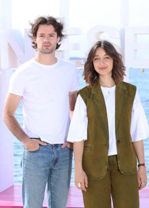 Alex Doux et Zoi Severin Photocall for the series Zodiac during the 9th edition of the CanneSeries festival in Cannes, on April 28, 2026 Denis Guignebourg Bestimage Photocall for the series Zodiac during the 9th edition of the CanneSeries festival in Cannes, on April 28, 2026 Cannes France  Copyright: xDenisxGuignebourgx xBestimagexDenisxGuignebourgx xBestimagex