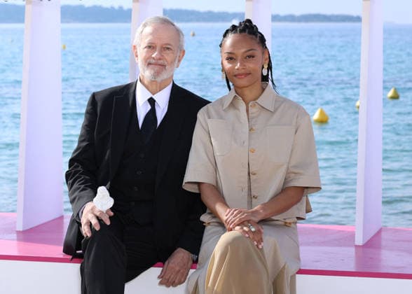 Francis Huster et Philypa Phoenix Photocall for the series Zodiac during the 9th edition of the CanneSeries festival in Cannes, on April 28, 2026 Denis Guignebourg Bestimage Photocall for the series Zodiac during the 9th edition of the CanneSeries festival in Cannes, on April 28, 2026 Cannes France  Copyright: xDenisxGuignebourgx xBestimagexDenisxGuignebourgx xBestimagex