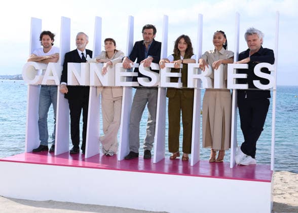 Alex Doux, Francis Huster, Erika Sainte, Lannick Gautry, Zoi Severin, Philypa Phoenix et Bruno Garcia Photocall for the series Zodiac during the 9th edition of the CanneSeries festival in Cannes, on April 28, 2026 Denis Guignebourg Bestimage Photocall for the series Zodiac during the 9th edition of the CanneSeries festival in Cannes, on April 28, 2026 Cannes France  Copyright: xDenisxGuignebourgx xBestimagexDenisxGuignebourgx xBestimagex