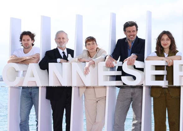 Alex Doux, Francis Huster, Erika Sainte, Lannick Gautry, Zoi Severin, Philypa Phoenix et Bruno Garcia Photocall for the series Zodiac during the 9th edition of the CanneSeries festival in Cannes, on April 28, 2026 Denis Guignebourg Bestimage Photocall for the series Zodiac during the 9th edition of the CanneSeries festival in Cannes, on April 28, 2026 Cannes France  Copyright: xDenisxGuignebourgx xBestimagexDenisxGuignebourgx xBestimagex
