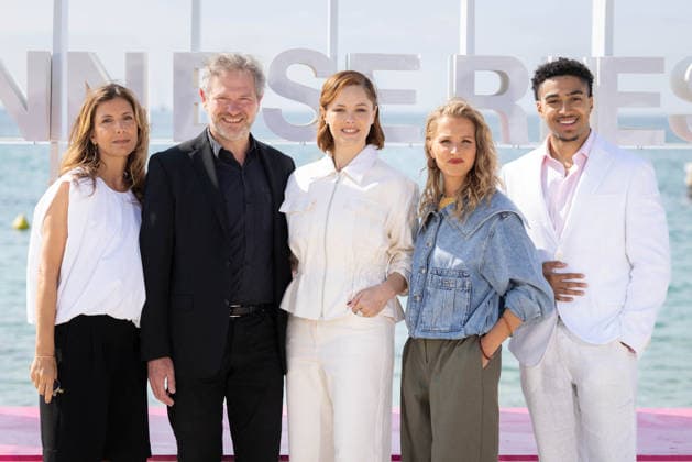 9th Canneseries - L’Or Bleu Photocall Déborah Krey, Barbara Probst, Aline Panel, Ragis Romele, Kriss Laffitte attend the photocall of ‘L’OR BLEU’ during the 9th Canneseries International Festival at Plage Du Majestic on April 28, 2026 in Cannes, France. Photo by ShootPix ABACAPRESS.COM Cannes France  Copyright: xShootpix ABACAx