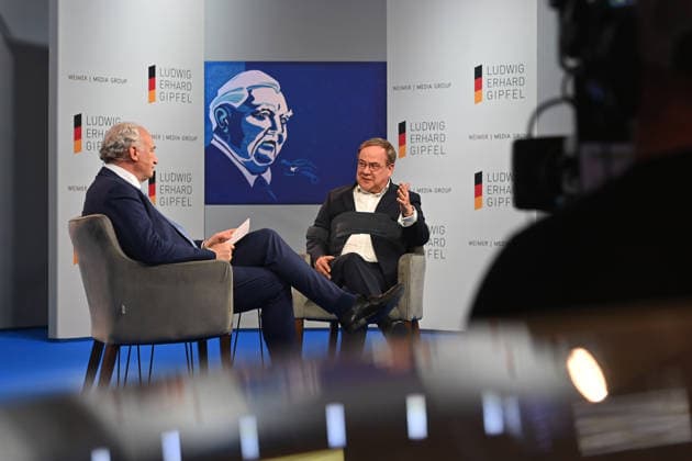 v.re: Armin Laschet, Vorsitzender des Auswaertigen Ausschusses des Ansgar Graw, Herausgeber The European WEIMER MEDIA GROUP Ludwig Erhard Gipfel vom 28.-30.04.2026 auf Gut Kaltenbrunn am Tegernsee. *** v re Armin Laschet, Chairman of the Foreign Affairs Committee of the Ansgar Graw, Publisher The European WEIMER MEDIA GROUP Ludwig Erhard Summit on 28 30 04 2026 at Gut Kaltenbrunn on Lake Tegernsee