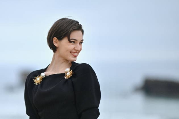 Chanel Cruise Show Photocall - Biarritz Anamaria Vartolomei attending photocall of the Chanel Cruise 2026-2027 fashion show at Casino Municipal in Biarritz, France on April 28, 2026. Photo by Franck Castel ABACAPRESS.COM Biarritz Nouvelle-Aquitaine France  Copyright: xCastelxFranck ABACAx