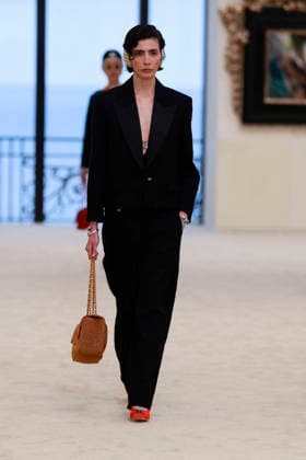 Chanel Collection Croisière 2026 2027 Chanel Cruise fashion show at the Casino municipal de Biarritz, France, on April 28, 2026 Olivier Borde Bestimage A model walks the runway at the Chanel Cruise 2025 fashion show at the Biarritz Municipal Casino, France, on April 28, 2026 Biarritz France  Copyright: xOLIVIERxBORDEx xBESTIMAGExOLIVIERxBORDEx xBESTIMAGEx