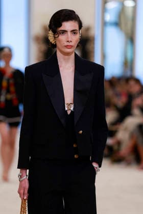 Chanel Collection Croisière 2026 2027 Chanel Cruise fashion show at the Casino municipal de Biarritz, France, on April 28, 2026 Olivier Borde Bestimage A model walks the runway at the Chanel Cruise 2025 fashion show at the Biarritz Municipal Casino, France, on April 28, 2026 Biarritz France  Copyright: xOLIVIERxBORDEx xBESTIMAGExOLIVIERxBORDEx xBESTIMAGEx