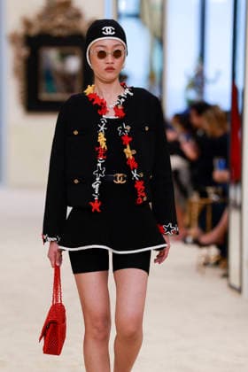 Chanel Collection Croisière 2026 2027 Chanel Cruise fashion show at the Casino municipal de Biarritz, France, on April 28, 2026 Olivier Borde Bestimage A model walks the runway at the Chanel Cruise 2025 fashion show at the Biarritz Municipal Casino, France, on April 28, 2026 Biarritz France  Copyright: xOLIVIERxBORDEx xBESTIMAGExOLIVIERxBORDEx xBESTIMAGEx