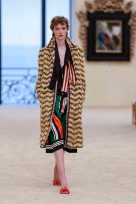 Chanel Collection Croisière 2026 2027 Chanel Cruise fashion show at the Casino municipal de Biarritz, France, on April 28, 2026 Olivier Borde Bestimage A model walks the runway at the Chanel Cruise 2025 fashion show at the Biarritz Municipal Casino, France, on April 28, 2026 Biarritz France  Copyright: xOLIVIERxBORDEx xBESTIMAGExOLIVIERxBORDEx xBESTIMAGEx
