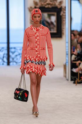 Chanel Collection Croisière 2026 2027 Chanel Cruise fashion show at the Casino municipal de Biarritz, France, on April 28, 2026 Olivier Borde Bestimage A model walks the runway at the Chanel Cruise 2025 fashion show at the Biarritz Municipal Casino, France, on April 28, 2026 Biarritz France  Copyright: xOLIVIERxBORDEx xBESTIMAGExOLIVIERxBORDEx xBESTIMAGEx