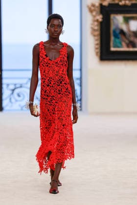Chanel Collection Croisière 2026 2027 Chanel Cruise fashion show at the Casino municipal de Biarritz, France, on April 28, 2026 Olivier Borde Bestimage A model walks the runway at the Chanel Cruise 2025 fashion show at the Biarritz Municipal Casino, France, on April 28, 2026 Biarritz France  Copyright: xOLIVIERxBORDEx xBESTIMAGExOLIVIERxBORDEx xBESTIMAGEx