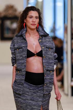Chanel Collection Croisière 2026 2027 Chanel Cruise fashion show at the Casino municipal de Biarritz, France, on April 28, 2026 Olivier Borde Bestimage A model walks the runway at the Chanel Cruise 2025 fashion show at the Biarritz Municipal Casino, France, on April 28, 2026 Biarritz France  Copyright: xOLIVIERxBORDEx xBESTIMAGExOLIVIERxBORDEx xBESTIMAGEx