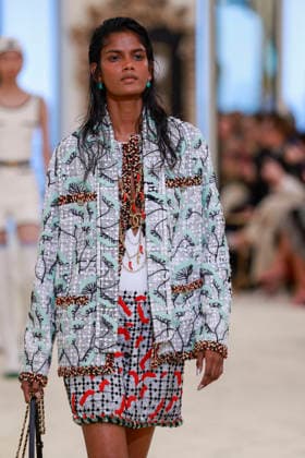 Chanel Collection Croisière 2026 2027 Chanel Cruise fashion show at the Casino municipal de Biarritz, France, on April 28, 2026 Olivier Borde Bestimage A model walks the runway at the Chanel Cruise 2025 fashion show at the Biarritz Municipal Casino, France, on April 28, 2026 Biarritz France  Copyright: xOLIVIERxBORDEx xBESTIMAGExOLIVIERxBORDEx xBESTIMAGEx