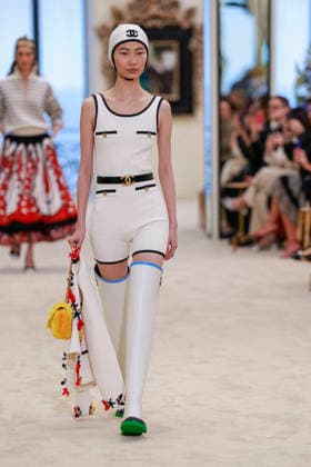 Chanel Collection Croisière 2026 2027 Chanel Cruise fashion show at the Casino municipal de Biarritz, France, on April 28, 2026 Olivier Borde Bestimage A model walks the runway at the Chanel Cruise 2025 fashion show at the Biarritz Municipal Casino, France, on April 28, 2026 Biarritz France  Copyright: xOLIVIERxBORDEx xBESTIMAGExOLIVIERxBORDEx xBESTIMAGEx