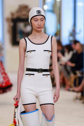 Chanel Collection Croisière 2026 2027 Chanel Cruise fashion show at the Casino municipal de Biarritz, France, on April 28, 2026 Olivier Borde Bestimage A model walks the runway at the Chanel Cruise 2025 fashion show at the Biarritz Municipal Casino, France, on April 28, 2026 Biarritz France  Copyright: xOLIVIERxBORDEx xBESTIMAGExOLIVIERxBORDEx xBESTIMAGEx