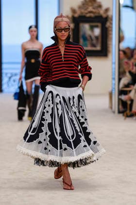 Chanel Collection Croisière 2026 2027 Chanel Cruise fashion show at the Casino municipal de Biarritz, France, on April 28, 2026 Olivier Borde Bestimage A model walks the runway at the Chanel Cruise 2025 fashion show at the Biarritz Municipal Casino, France, on April 28, 2026 Biarritz France  Copyright: xOLIVIERxBORDEx xBESTIMAGExOLIVIERxBORDEx xBESTIMAGEx