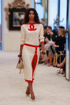 Chanel Collection Croisière 2026 2027 Chanel Cruise fashion show at the Casino municipal de Biarritz, France, on April 28, 2026 Olivier Borde Bestimage A model walks the runway at the Chanel Cruise 2025 fashion show at the Biarritz Municipal Casino, France, on April 28, 2026 Biarritz France  Copyright: xOLIVIERxBORDEx xBESTIMAGExOLIVIERxBORDEx xBESTIMAGEx