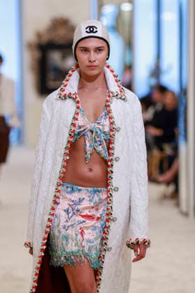 Chanel Collection Croisière 2026 2027 Chanel Cruise fashion show at the Casino municipal de Biarritz, France, on April 28, 2026 Olivier Borde Bestimage A model walks the runway at the Chanel Cruise 2025 fashion show at the Biarritz Municipal Casino, France, on April 28, 2026 Biarritz France  Copyright: xOLIVIERxBORDEx xBESTIMAGExOLIVIERxBORDEx xBESTIMAGEx