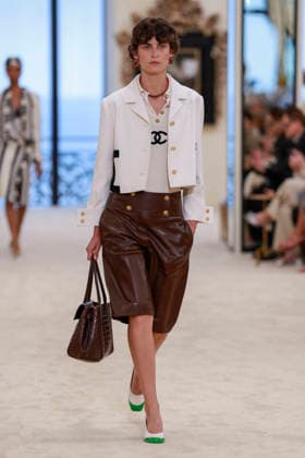 Chanel Collection Croisière 2026 2027 Chanel Cruise fashion show at the Casino municipal de Biarritz, France, on April 28, 2026 Olivier Borde Bestimage A model walks the runway at the Chanel Cruise 2025 fashion show at the Biarritz Municipal Casino, France, on April 28, 2026 Biarritz France  Copyright: xOLIVIERxBORDEx xBESTIMAGExOLIVIERxBORDEx xBESTIMAGEx