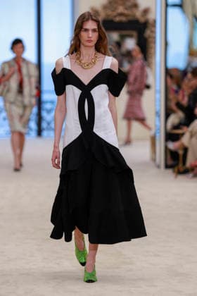 Chanel Collection Croisière 2026 2027 Chanel Cruise fashion show at the Casino municipal de Biarritz, France, on April 28, 2026 Olivier Borde Bestimage A model walks the runway at the Chanel Cruise 2025 fashion show at the Biarritz Municipal Casino, France, on April 28, 2026 Biarritz France  Copyright: xOLIVIERxBORDEx xBESTIMAGExOLIVIERxBORDEx xBESTIMAGEx