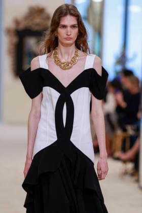 Chanel Collection Croisière 2026 2027 Chanel Cruise fashion show at the Casino municipal de Biarritz, France, on April 28, 2026 Olivier Borde Bestimage A model walks the runway at the Chanel Cruise 2025 fashion show at the Biarritz Municipal Casino, France, on April 28, 2026 Biarritz France  Copyright: xOLIVIERxBORDEx xBESTIMAGExOLIVIERxBORDEx xBESTIMAGEx