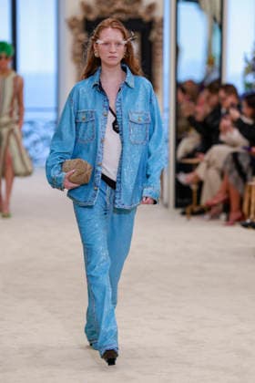 Chanel Collection Croisière 2026 2027 Chanel Cruise fashion show at the Casino municipal de Biarritz, France, on April 28, 2026 Olivier Borde Bestimage A model walks the runway at the Chanel Cruise 2025 fashion show at the Biarritz Municipal Casino, France, on April 28, 2026 Biarritz France  Copyright: xOLIVIERxBORDEx xBESTIMAGExOLIVIERxBORDEx xBESTIMAGEx