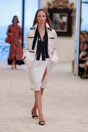 Chanel Collection Croisière 2026 2027 Chanel Cruise fashion show at the Casino municipal de Biarritz, France, on April 28, 2026 Olivier Borde Bestimage A model walks the runway at the Chanel Cruise 2025 fashion show at the Biarritz Municipal Casino, France, on April 28, 2026 Biarritz France  Copyright: xOLIVIERxBORDEx xBESTIMAGExOLIVIERxBORDEx xBESTIMAGEx