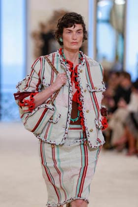 Chanel Collection Croisière 2026 2027 Chanel Cruise fashion show at the Casino municipal de Biarritz, France, on April 28, 2026 Olivier Borde Bestimage A model walks the runway at the Chanel Cruise 2025 fashion show at the Biarritz Municipal Casino, France, on April 28, 2026 Biarritz France  Copyright: xOLIVIERxBORDEx xBESTIMAGExOLIVIERxBORDEx xBESTIMAGEx