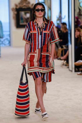 Chanel Collection Croisière 2026 2027 Chanel Cruise fashion show at the Casino municipal de Biarritz, France, on April 28, 2026 Olivier Borde Bestimage A model walks the runway at the Chanel Cruise 2025 fashion show at the Biarritz Municipal Casino, France, on April 28, 2026 Biarritz France  Copyright: xOLIVIERxBORDEx xBESTIMAGExOLIVIERxBORDEx xBESTIMAGEx
