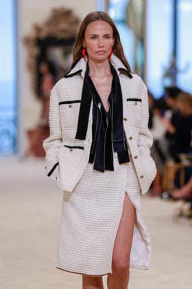 Chanel Collection Croisière 2026 2027 Chanel Cruise fashion show at the Casino municipal de Biarritz, France, on April 28, 2026 Olivier Borde Bestimage A model walks the runway at the Chanel Cruise 2025 fashion show at the Biarritz Municipal Casino, France, on April 28, 2026 Biarritz France  Copyright: xOLIVIERxBORDEx xBESTIMAGExOLIVIERxBORDEx xBESTIMAGEx