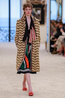 Chanel Collection Croisière 2026 2027 Chanel Cruise fashion show at the Casino municipal de Biarritz, France, on April 28, 2026 Olivier Borde Bestimage A model walks the runway at the Chanel Cruise 2025 fashion show at the Biarritz Municipal Casino, France, on April 28, 2026 Biarritz France  Copyright: xOLIVIERxBORDEx xBESTIMAGExOLIVIERxBORDEx xBESTIMAGEx