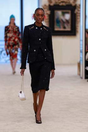 Chanel Collection Croisière 2026 2027 Chanel Cruise fashion show at the Casino municipal de Biarritz, France, on April 28, 2026 Olivier Borde Bestimage A model walks the runway at the Chanel Cruise 2025 fashion show at the Biarritz Municipal Casino, France, on April 28, 2026 Biarritz France  Copyright: xOLIVIERxBORDEx xBESTIMAGExOLIVIERxBORDEx xBESTIMAGEx