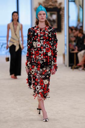Chanel Collection Croisière 2026 2027 Chanel Cruise fashion show at the Casino municipal de Biarritz, France, on April 28, 2026 Olivier Borde Bestimage A model walks the runway at the Chanel Cruise 2025 fashion show at the Biarritz Municipal Casino, France, on April 28, 2026 Biarritz France  Copyright: xOLIVIERxBORDEx xBESTIMAGExOLIVIERxBORDEx xBESTIMAGEx